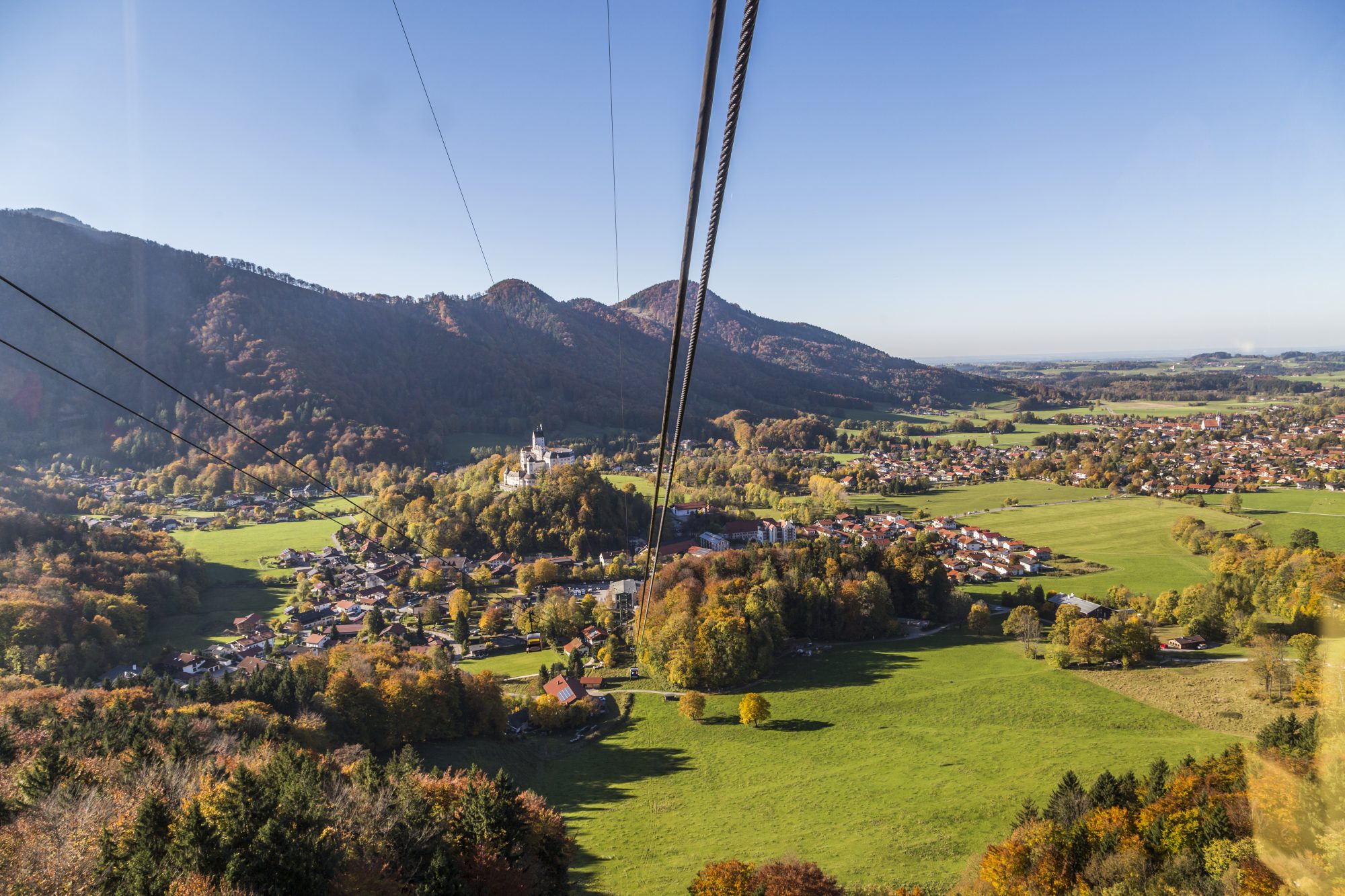 hotel seeblick obing schloss hohenaschau von kampenwandbahn aus chiemsee alpenland tourismus