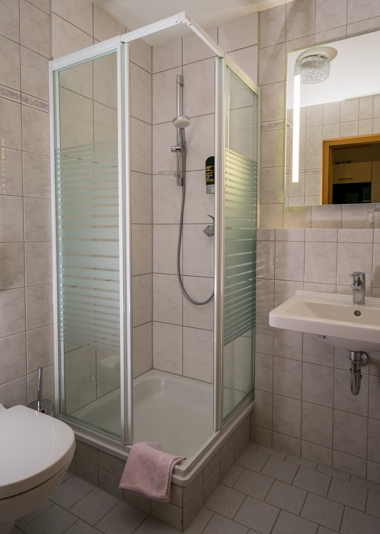 Ferienwohnung Typ B, Dusche, Hotel Seeblick, Obing